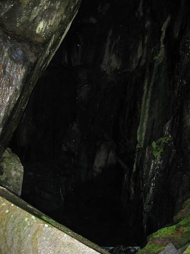 11_15-2.jpg - Looking into the cave - its pretty wet in there.